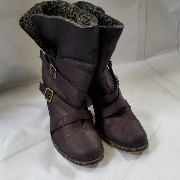- Black boots by Chinese Laundry - Picture 5 of 6